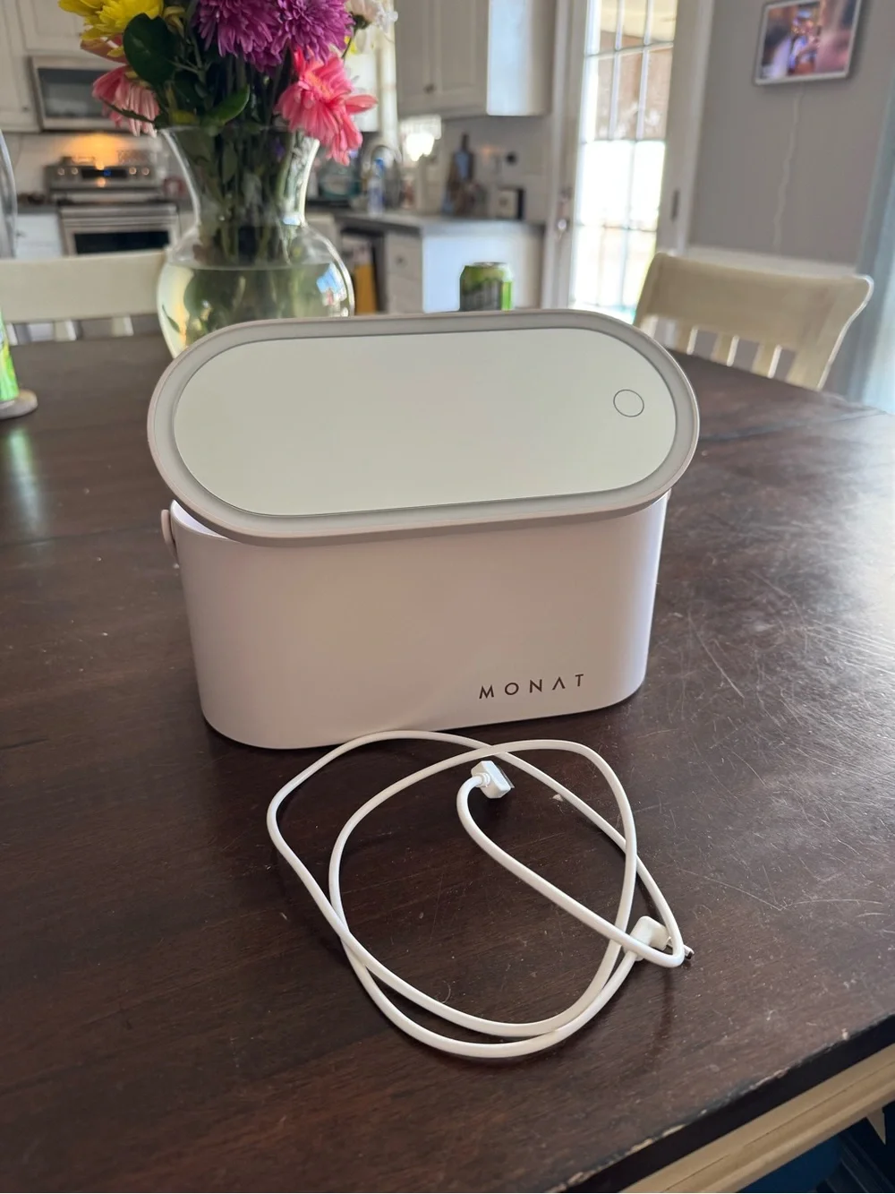 🩷MONAT Lighted Oval Vanity Mirror  with storage/travel